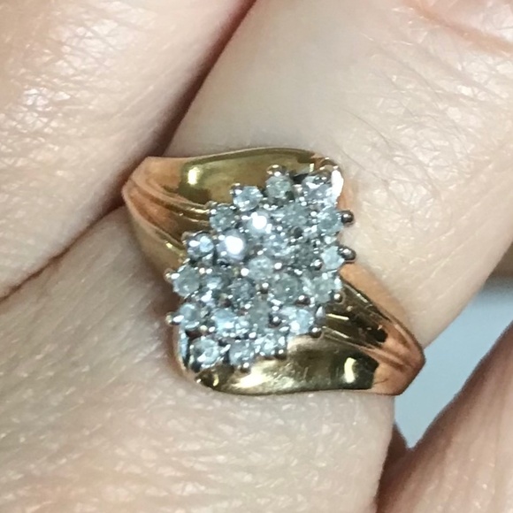 Vintage 10k Gold Natural Diamond Cluster Ring - Picture 1 of 8
